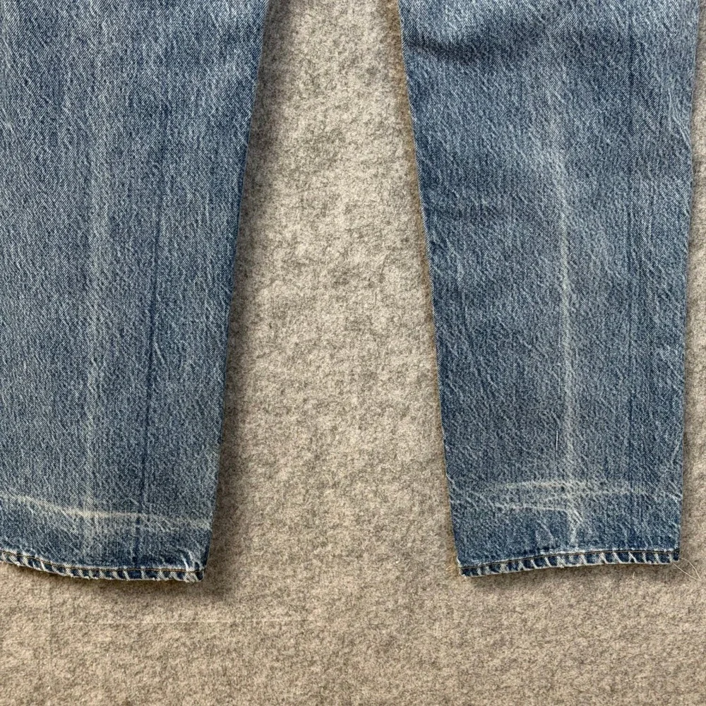 Vintage Levis 501 Mens Light Wash Straight Leg Button Fly Jeans 31x32 Made inUSA